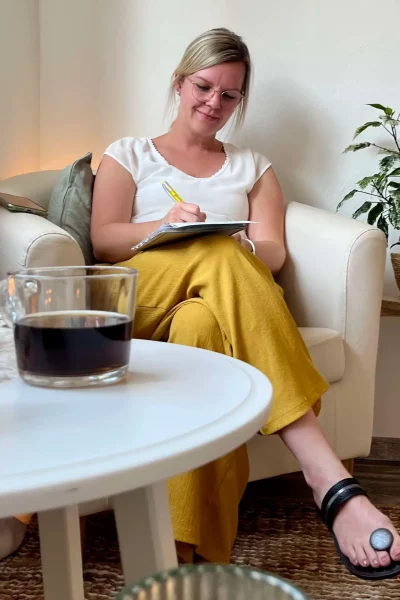 Kristina Schulze bietet als Gründerin und Therapeutin Kreative Psychotherapie und ADHS Coaching an.